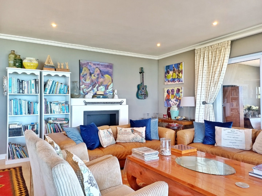 5 Bedroom Property for Sale in Reebok Western Cape